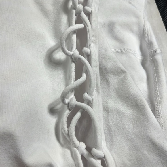 Alo interlace legging in detail 🌿 - Picture 10 of 11